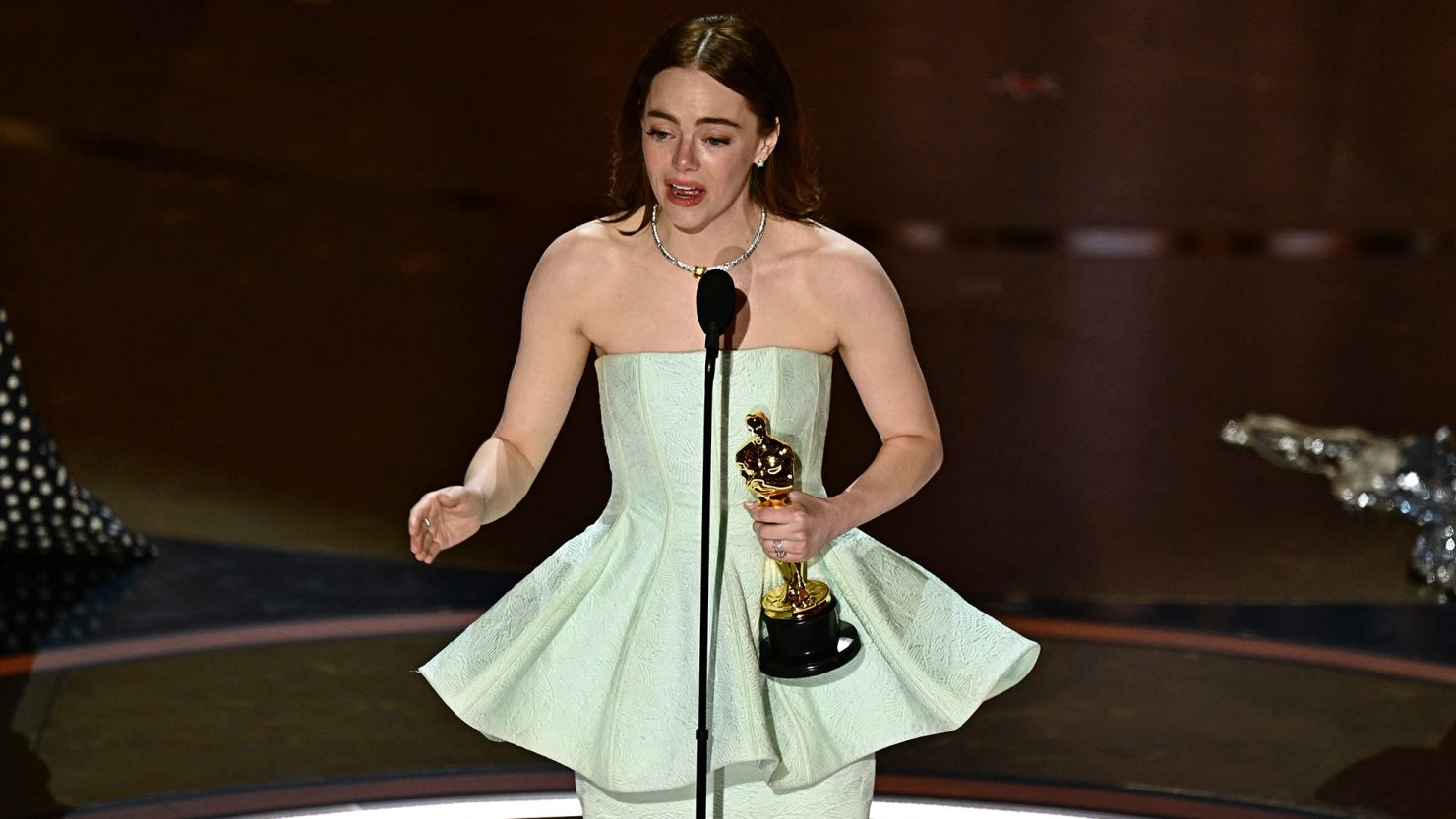 Emma Stone A Triumph of Elegance Amidst Red Carpet Drama at the 2024